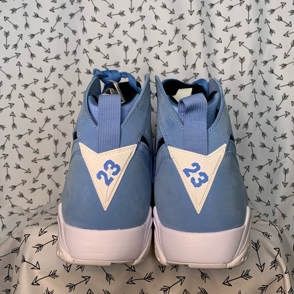 Air Jordan 7 Retro - Pantone Edition Size: Men's 13 Color: University Blue/White - Picture 5 of 7